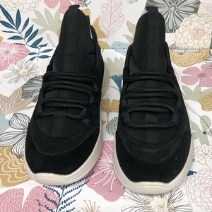 NWT 🏷 Black Sneakers